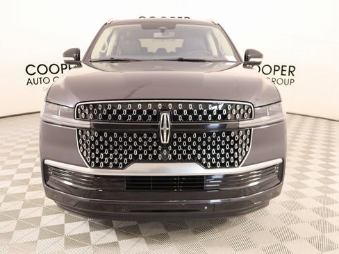 New 2025 Lincoln Navigator Reserve image 9