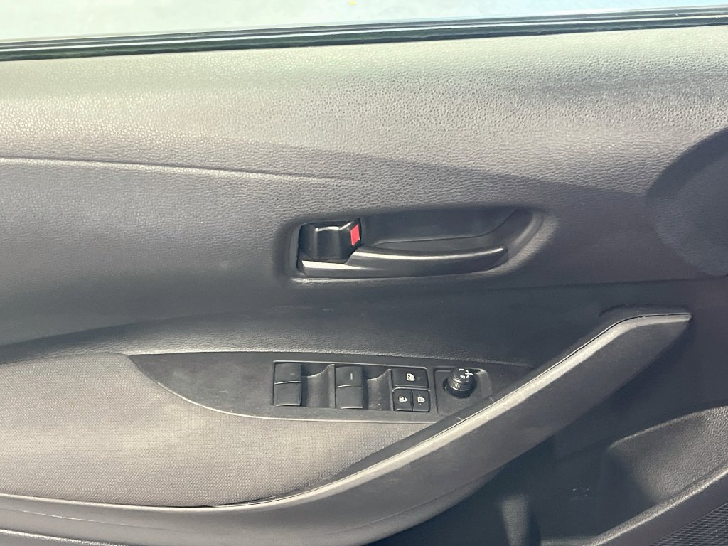 Used 2025 Toyota Corolla LE FWD image 18