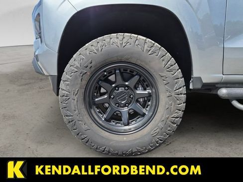 Used 2024 Chevrolet Colorado LT w/ LT Convenience Package III AWD/4WD image 9