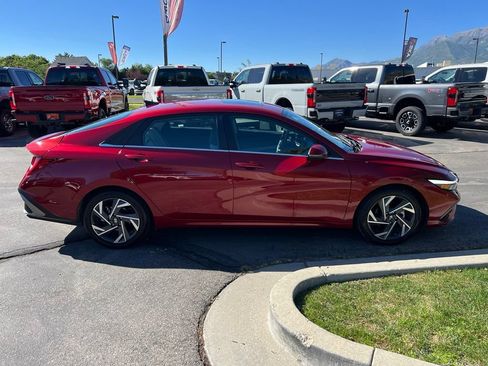 Used 2025 Hyundai Elantra Limited FWD image 7