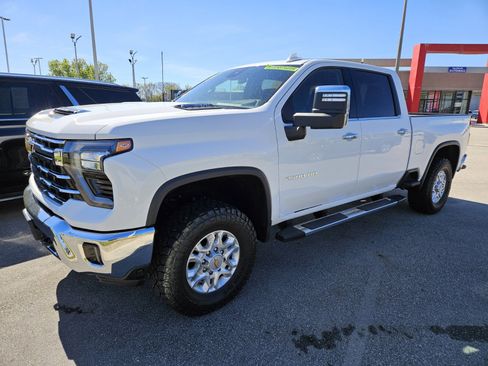 Used 2024 Chevrolet Silverado 2500 LTZ image 8
