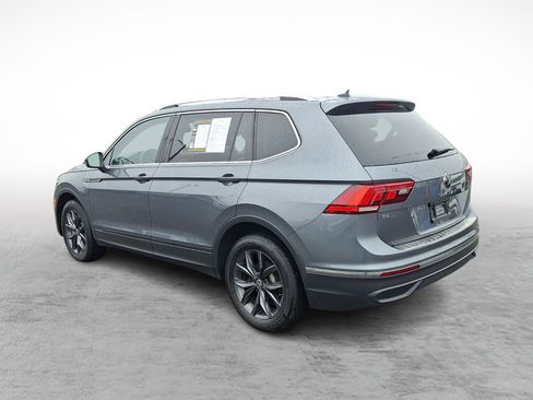 Used 2023 Volkswagen Tiguan SE w/ Panoramic Sunroof Package image 3