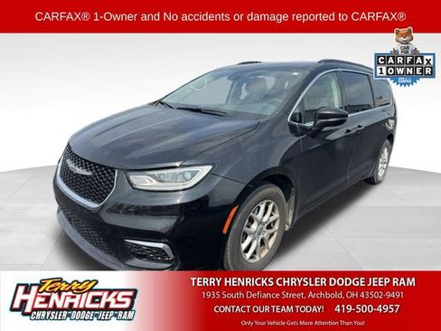 Used 2022 Chrysler Pacifica Touring-L FWD image 1