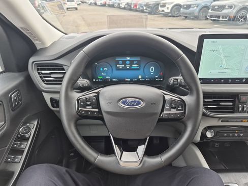 Certified 2025 Ford Escape SE w/ PHEV Premium Package image 26