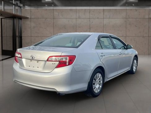 Used 2012 Toyota Camry LE image 4