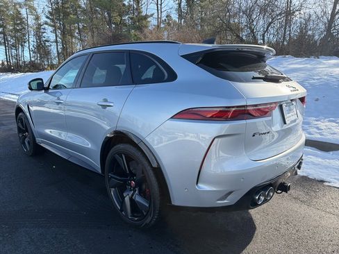Used 2023 Jaguar F-PACE SVR image 3