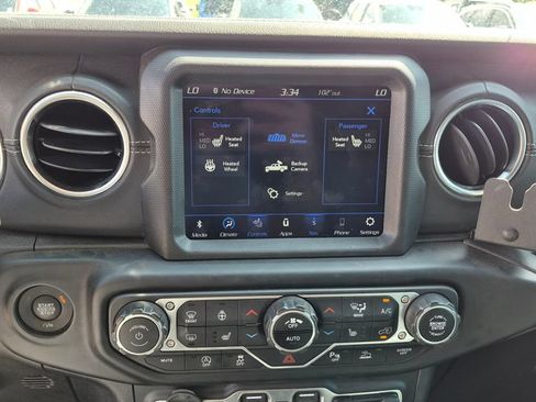 Used 2021 Jeep Gladiator Overland AWD/4WD image 19