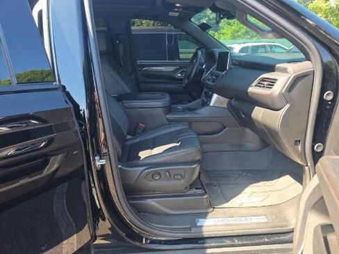 Used 2024 Chevrolet Suburban RST w/ Luxury Package AWD/4WD image 9