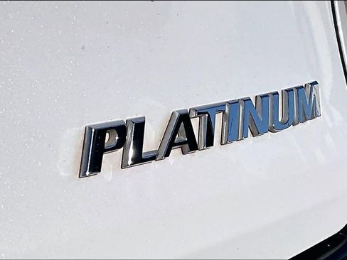 Used 2025 Toyota Sienna Platinum image 9