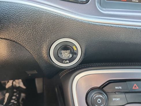 Used 2019 Dodge Challenger SXT RWD image 19