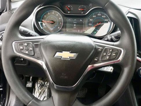 Used 2017 Chevrolet Cruze LT image 12
