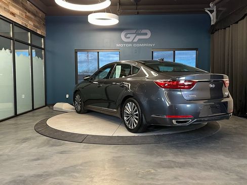 Used 2018 Kia Cadenza Premium w/ Luxury Package FWD image 5