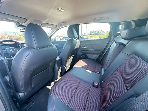 Used 2025 Nissan Kicks SR image 4