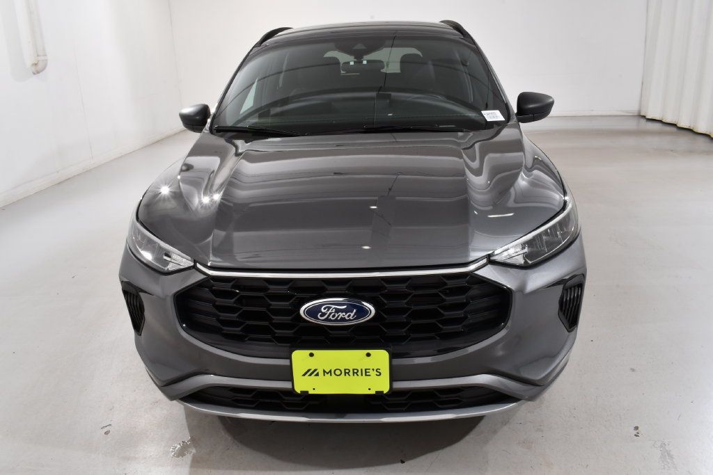 Used 2023 Ford Escape ST-Line w/ Tech Pack #1 AWD/4WD image 3