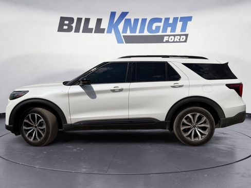 Used 2025 Ford Explorer ST-Line AWD/4WD image 2