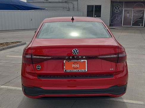 Used 2025 Volkswagen Jetta SE image 9