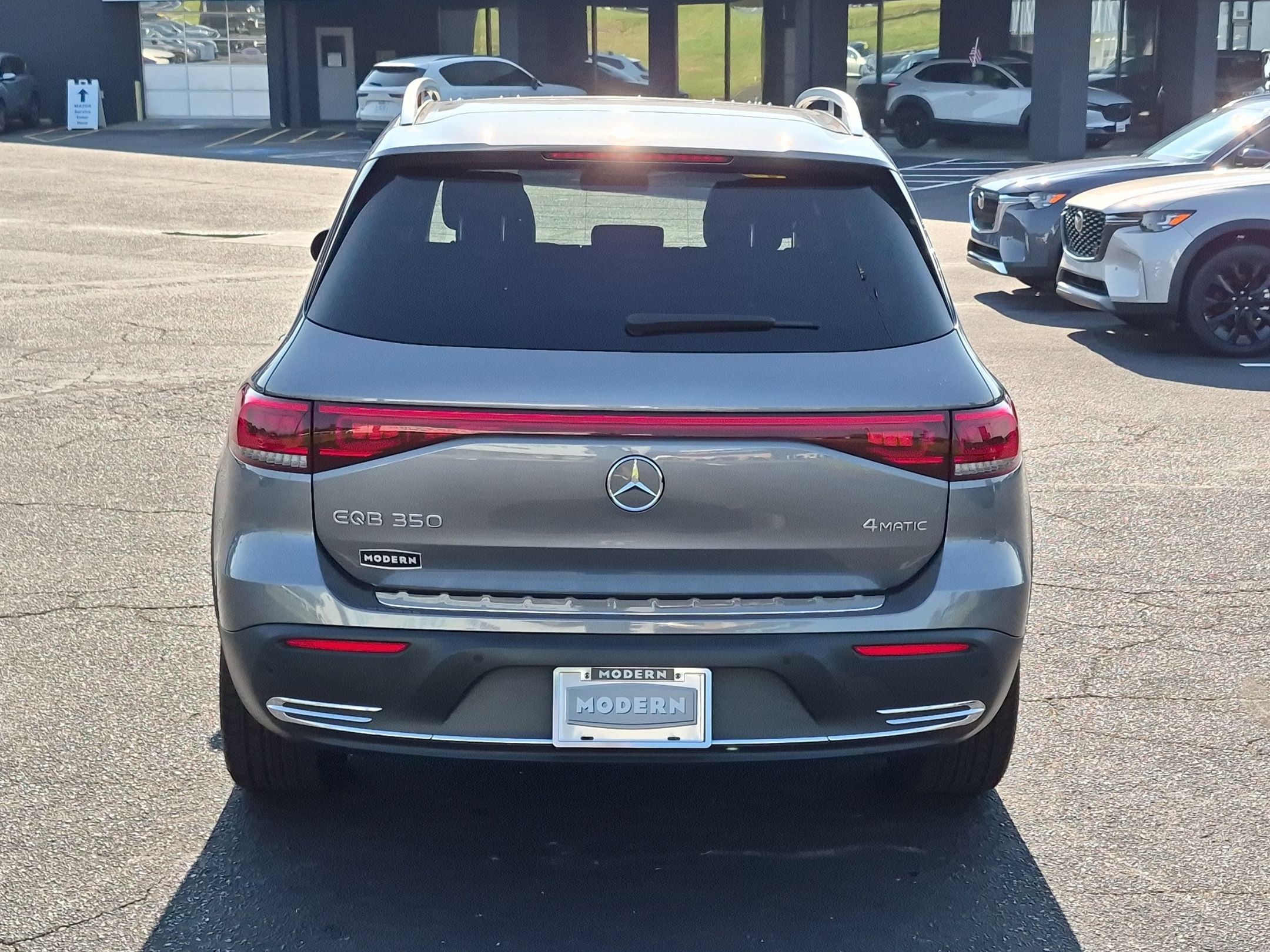 Used 2022 Mercedes-Benz EQB 350 4MATIC image 4