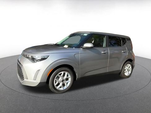 Used 2025 Kia Soul LX w/ LX Technology Package image 8