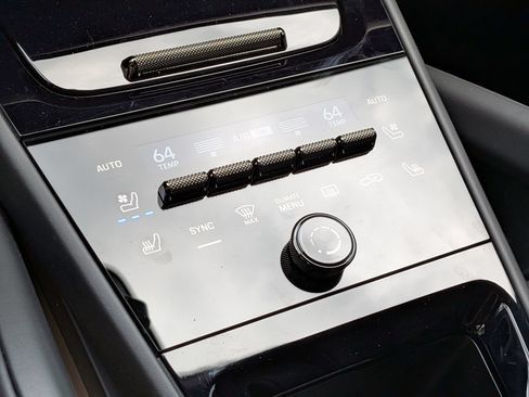 Certified 2026 Porsche Cayenne Turbo AWD/4WD image 17