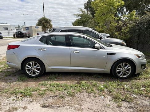 Used 2013 Kia Optima EX w/ Premium Pkg image 2