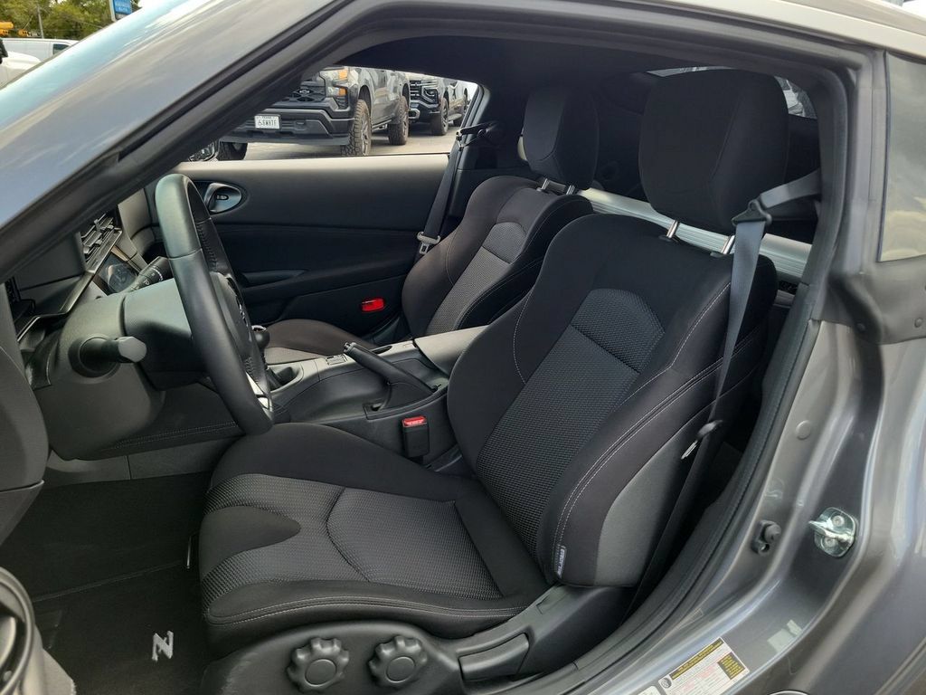 Used 2025 Nissan Z Sport w/ Floor Mat Package RWD image 18
