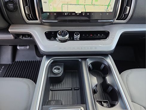 New 2026 Ford Expedition Active image 25