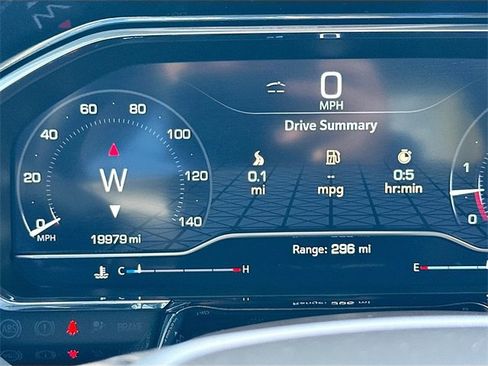 Used 2024 GMC Sierra 2500 SLT w/ SLT Premium Package image 12