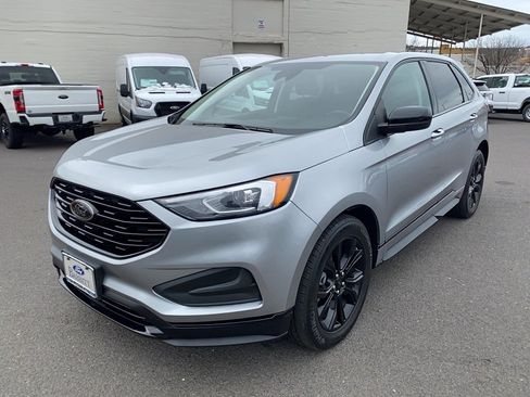 Certified 2023 Ford Edge SE w/ Black Appearance Package image 2