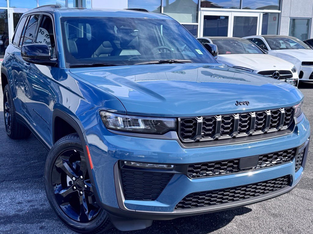 New 2026 Jeep Grand Cherokee Limited w/ Limited Altitude Package AWD/4WD image 1