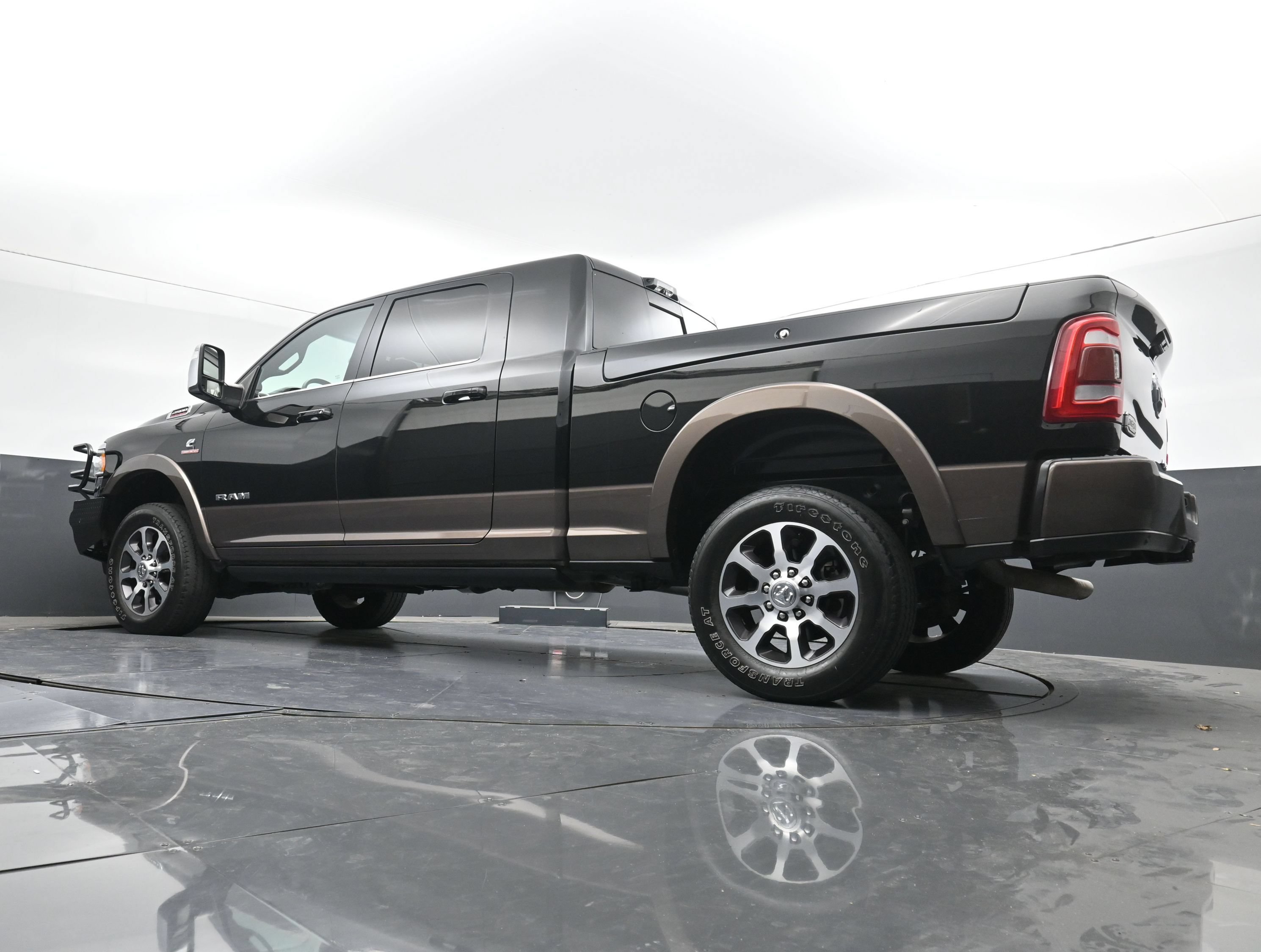 Used 2024 RAM 2500 Limited w/ Towing Technology Group AWD/4WD image 29