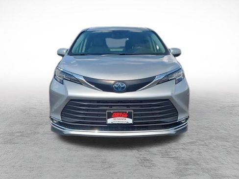 Certified 2023 Toyota Sienna XLE AWD/4WD image 2