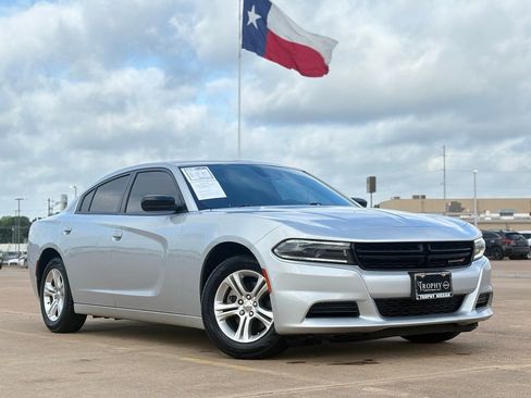 Used 2023 Dodge Charger SXT RWD image 2
