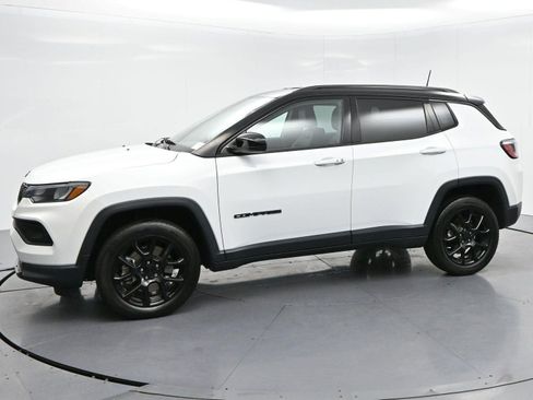 Used 2023 Jeep Compass Latitude AWD/4WD image 4
