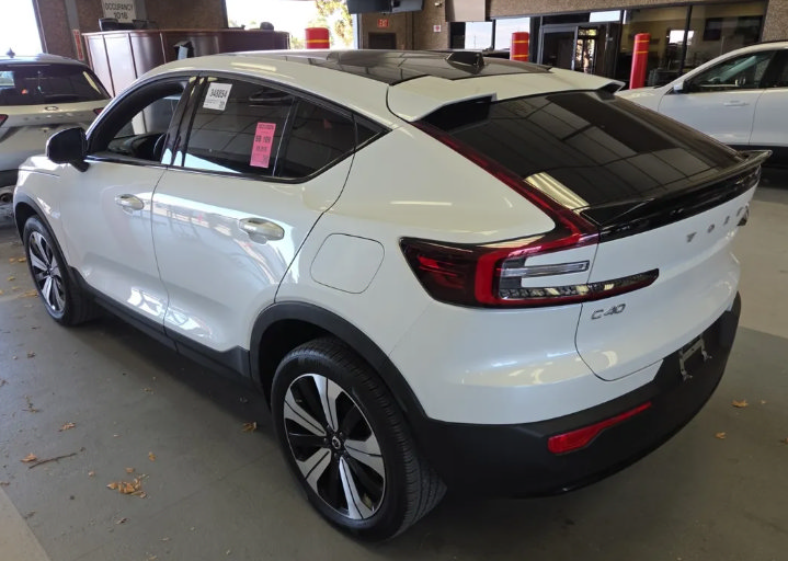 Used 2023 Volvo C40 Recharge Core w/ Protection Package Premier AWD/4WD image 2