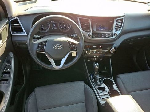Used 2017 Hyundai Tucson SE AWD/4WD image 2