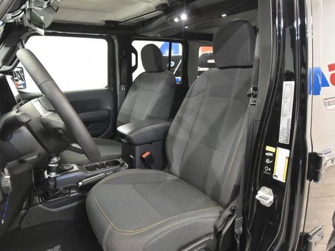 Used 2025 Jeep Wrangler Unlimited Sahara w/ Safety Group image 11