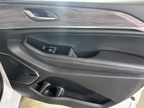 Used 2022 Jeep Grand Cherokee Overland AWD/4WD image 9