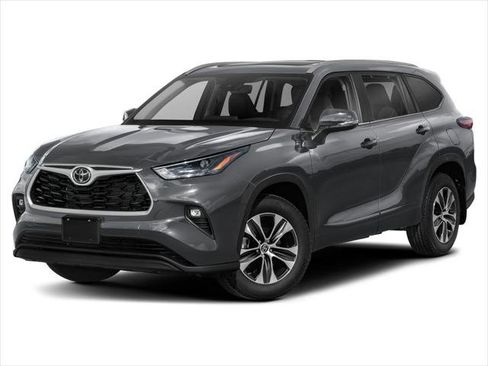 Certified 2025 Toyota Highlander XLE image 1