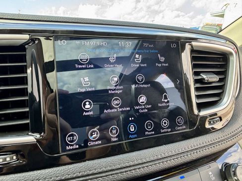 Used 2018 Chrysler Pacifica Limited FWD image 37
