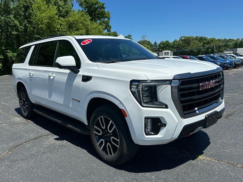Used 2022 GMC Yukon XL AT4 AWD/4WD image 3