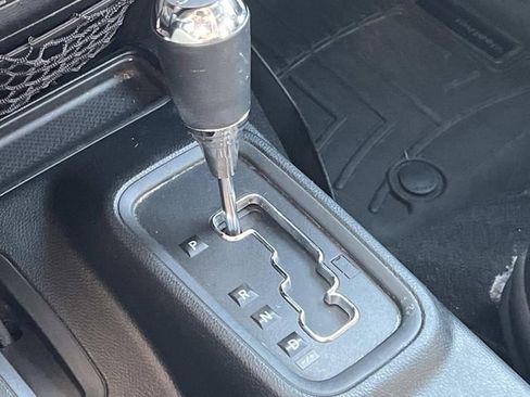 Used 2018 Jeep Wrangler Sport image 29