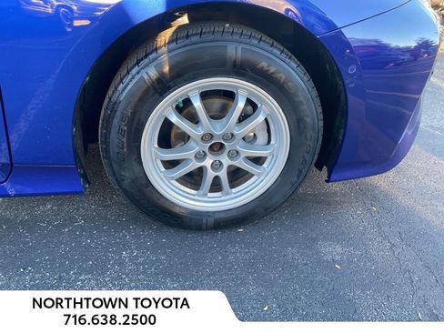 Used 2018 Toyota Prius Four image 11