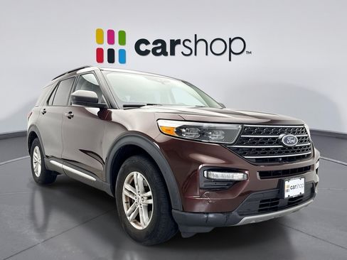 Used 2020 Ford Explorer XLT w/ Equipment Group 202A AWD/4WD image 6