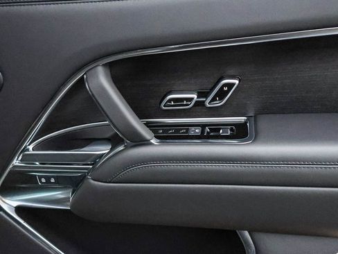 New 2025 Land Rover Range Rover Long Wheelbase SE image 22