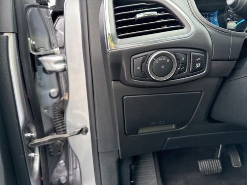 Used 2024 Ford Edge Titanium image 17