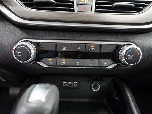 Used 2024 Nissan Altima 2.5 SV image 18