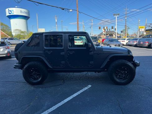 Used 2016 Jeep Wrangler Unlimited Sahara image 4