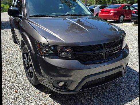 Used 2019 Dodge Journey SE w/ Blacktop Package FWD image 3