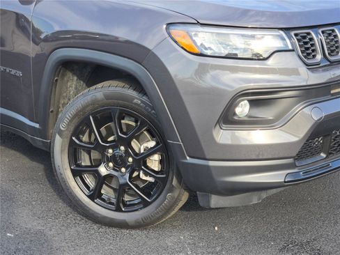 Certified 2024 Jeep Compass Latitude w/ Altitude Special Edition image 3