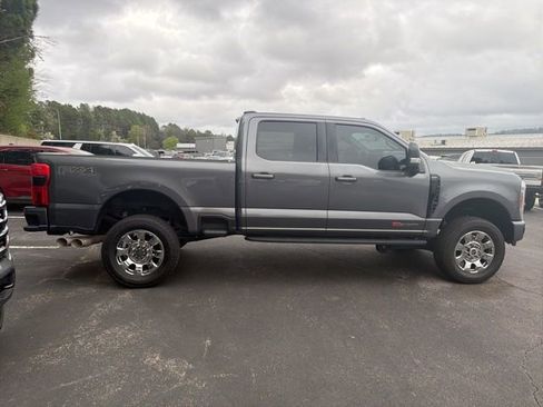Used 2023 Ford F250 Lariat w/ Black Appearance Package image 7